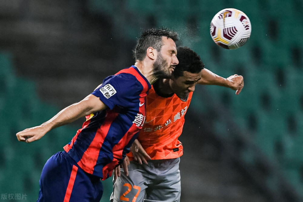  里昂中场核心伤愈复出激活全队进攻